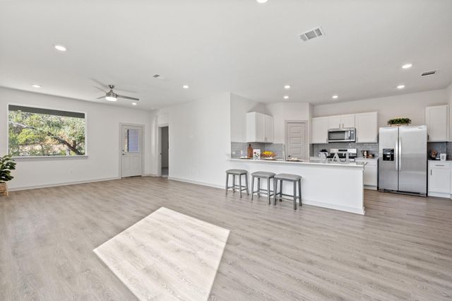 212 Florenz LN, Georgetown, TX 78628