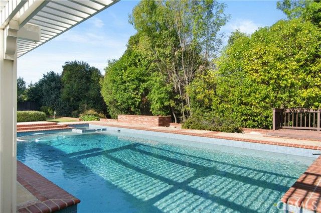 20751 De Forest, Woodland Hills (los Angeles), CA 91364