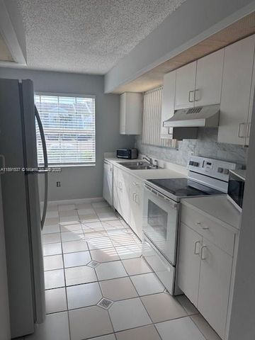 2043 SE 26th Ln 103, Homestead, FL 33035