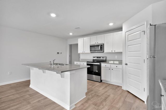 5631 Guinevere Ln, Milton, FL 32583