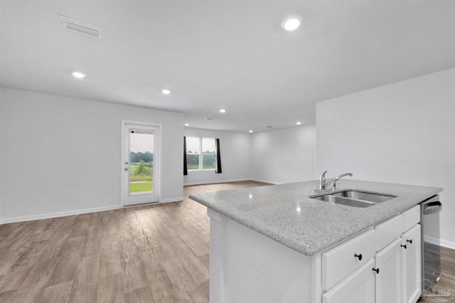 5631 Guinevere Ln, Milton, FL 32583