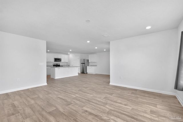 5631 Guinevere Ln, Milton, FL 32583