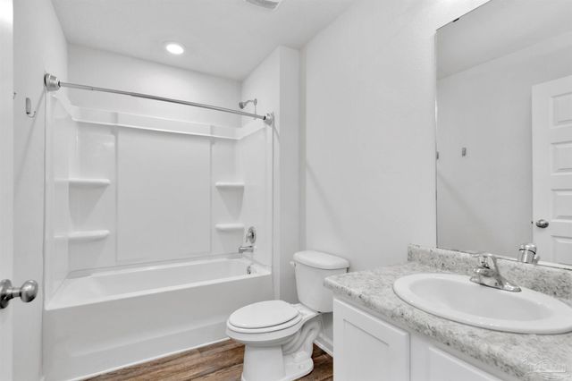 5631 Guinevere Ln, Milton, FL 32583