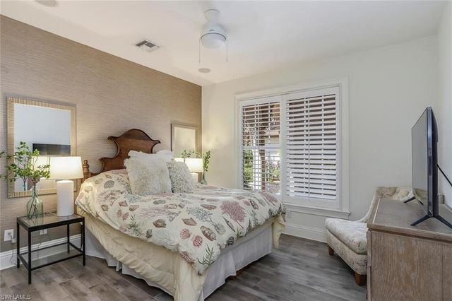 3137 Terramar DR, Naples, FL 34119