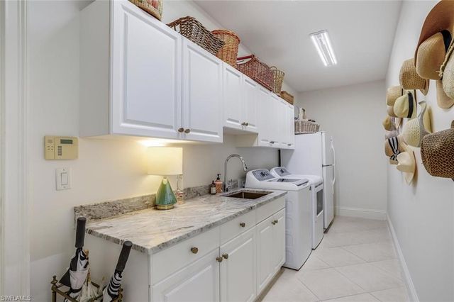 3137 Terramar DR, Naples, FL 34119
