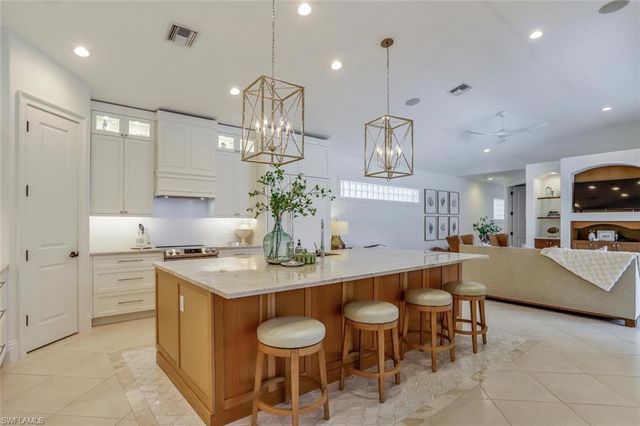 3137 Terramar DR, Naples, FL 34119