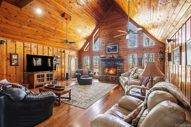 335 Old Dirt Road, England, AR 72046