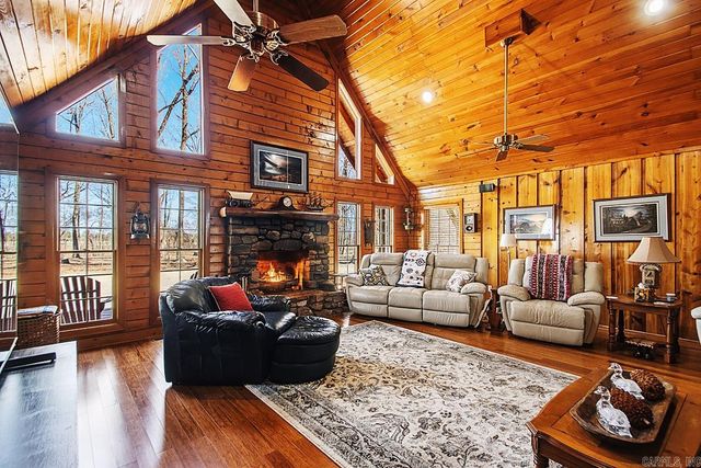 335 Old Dirt Road, England, AR 72046