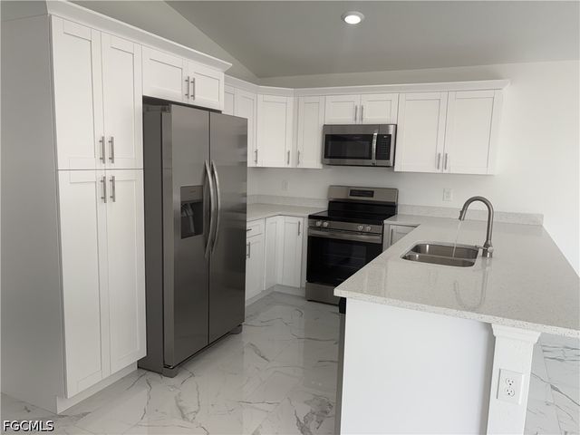 2810 NW 26th PL, Cape Coral, FL 33993