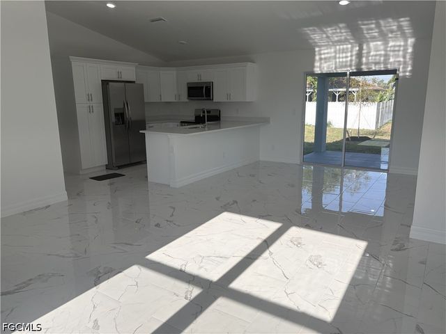 2810 NW 26th PL, Cape Coral, FL 33993