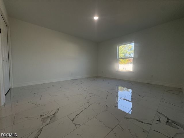 2810 NW 26th PL, Cape Coral, FL 33993