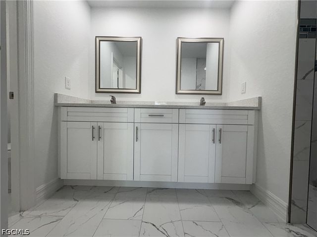 2810 NW 26th PL, Cape Coral, FL 33993