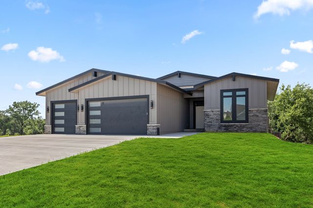 16515 Ironwood Lane, Urbandale, IA 50263