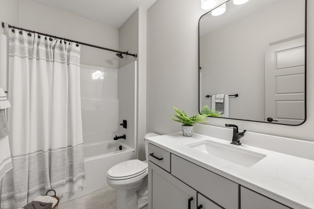 16515 Ironwood Lane, Urbandale, IA 50263