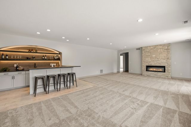 16515 Ironwood Lane, Urbandale, IA 50263