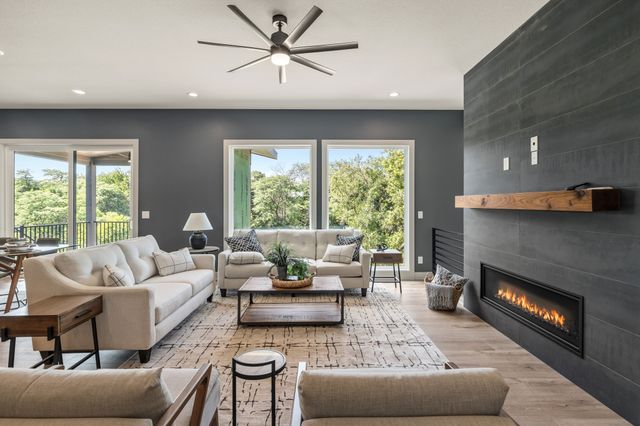 16515 Ironwood Lane, Urbandale, IA 50263