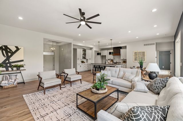16515 Ironwood Lane, Urbandale, IA 50263