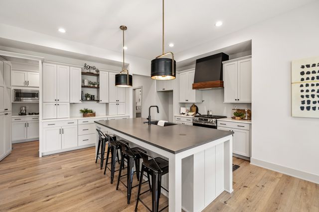 16515 Ironwood Lane, Urbandale, IA 50263