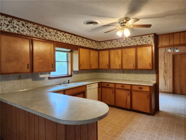 403 South Main Street, Caldwell, TX 77836