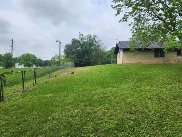403 South Main Street, Caldwell, TX 77836