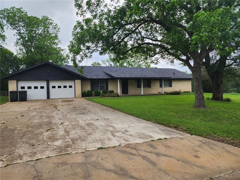 403 South Main Street, Caldwell, TX 77836