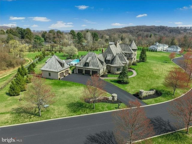 2214 N MELROSE LN, Bethlehem, PA 18015