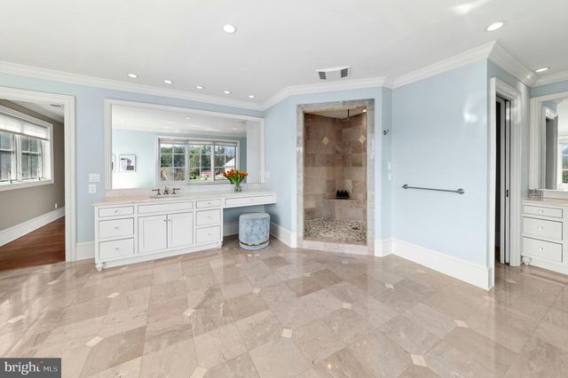 2214 N MELROSE LN, Bethlehem, PA 18015