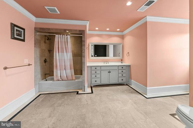 2214 N MELROSE LN, Bethlehem, PA 18015
