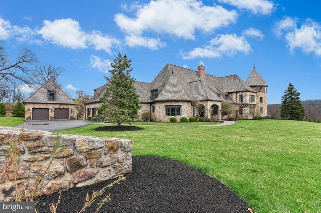 2214 N MELROSE LN, Bethlehem, PA 18015