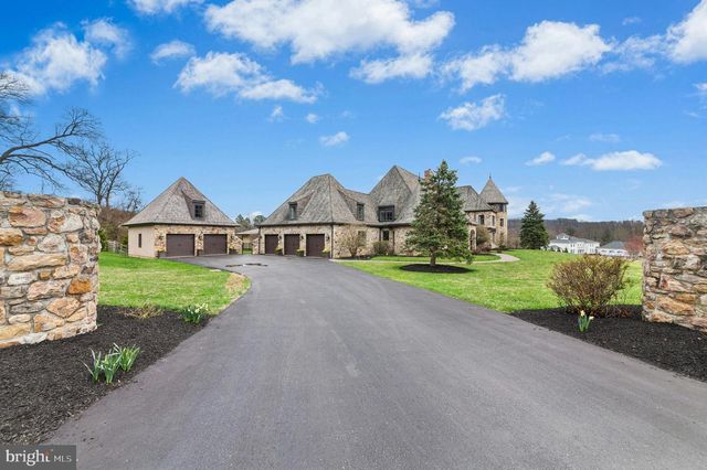 2214 N MELROSE LN, Bethlehem, PA 18015