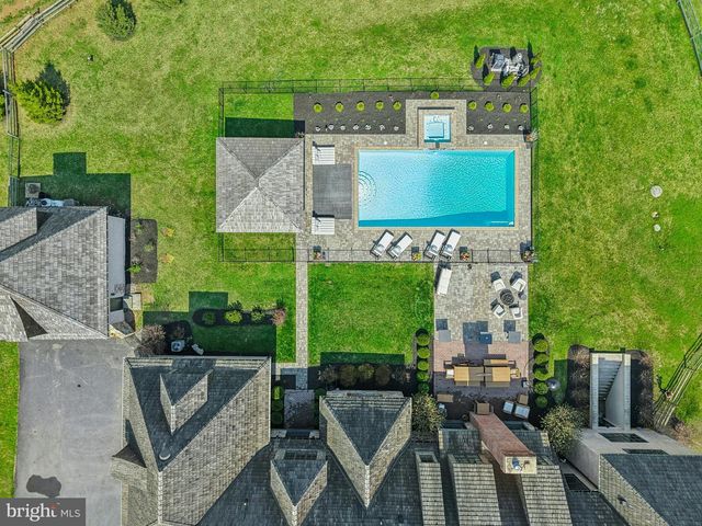 2214 N MELROSE LN, Bethlehem, PA 18015