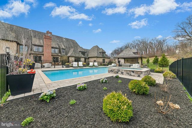 2214 N MELROSE LN, Bethlehem, PA 18015