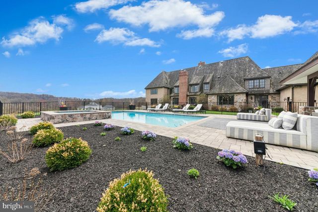 2214 N MELROSE LN, Bethlehem, PA 18015
