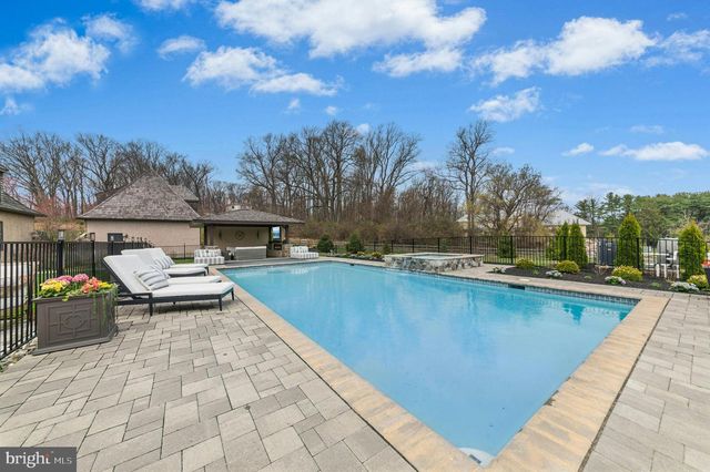 2214 N MELROSE LN, Bethlehem, PA 18015