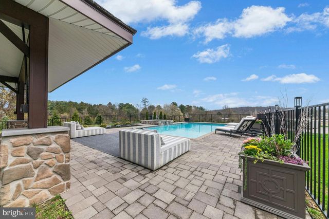 2214 N MELROSE LN, Bethlehem, PA 18015