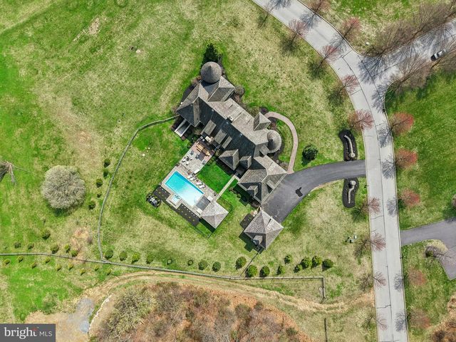 2214 N MELROSE LN, Bethlehem, PA 18015