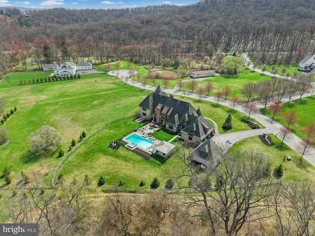 2214 N MELROSE LN, Bethlehem, PA 18015