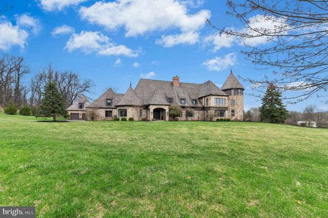 2214 N MELROSE LN, Bethlehem, PA 18015