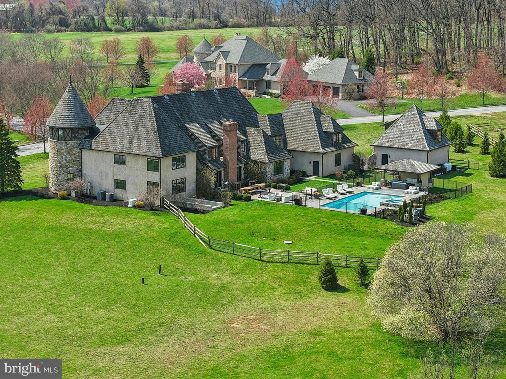 2214 N MELROSE LN, Bethlehem, PA 18015