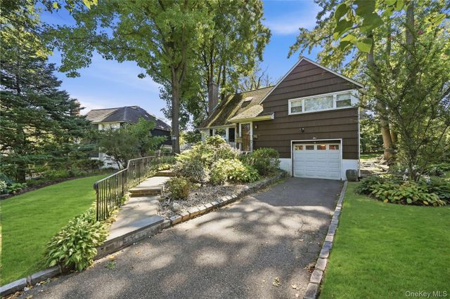 5 Roxbury Road, Port Washington, NY 11050
