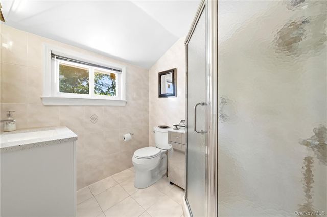 5 Roxbury Road, Port Washington, NY 11050