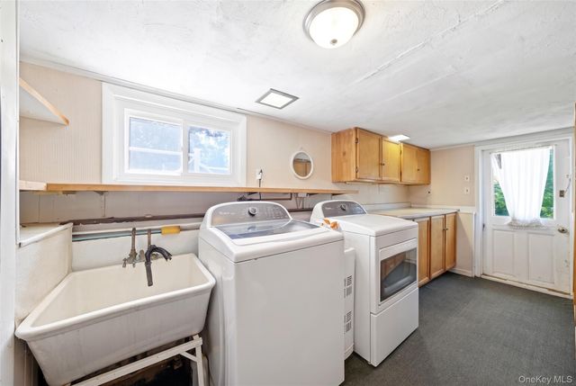 5 Roxbury Road, Port Washington, NY 11050