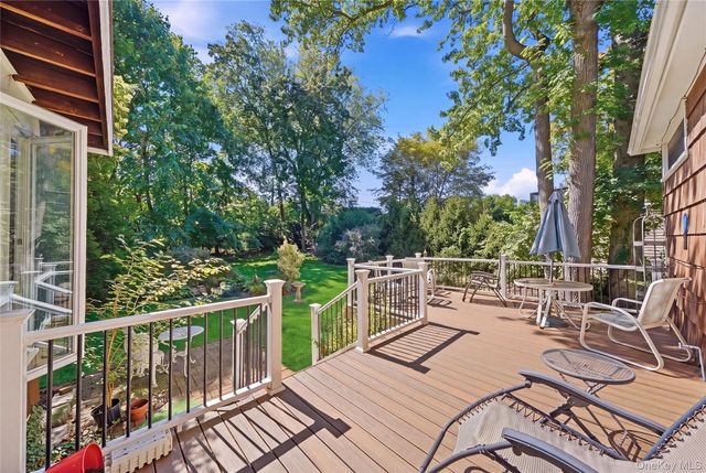 5 Roxbury Road, Port Washington, NY 11050