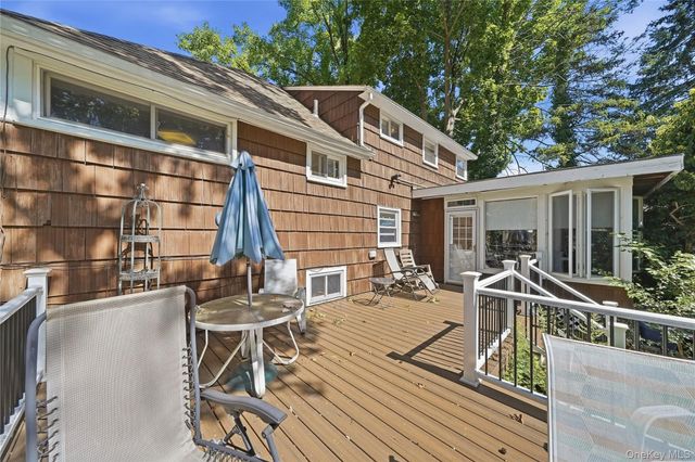 5 Roxbury Road, Port Washington, NY 11050
