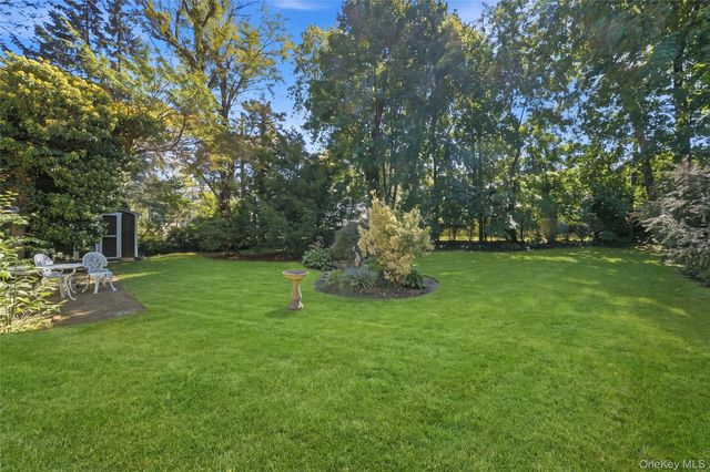 5 Roxbury Road, Port Washington, NY 11050