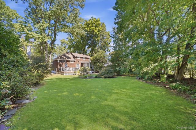 5 Roxbury Road, Port Washington, NY 11050