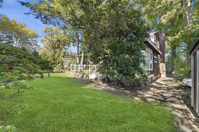 5 Roxbury Road, Port Washington, NY 11050