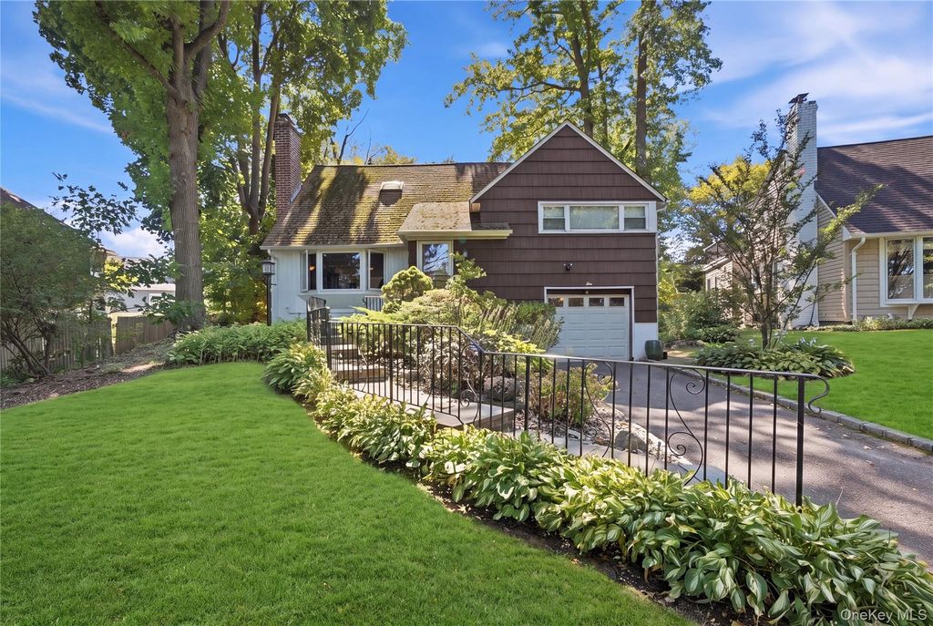 5 Roxbury Road, Port Washington, NY 11050 — exterior
