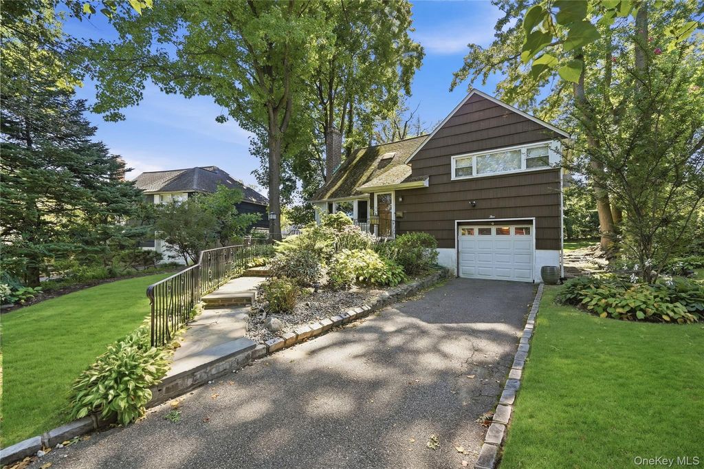 5 Roxbury Road, Port Washington, NY 11050 — photo 2