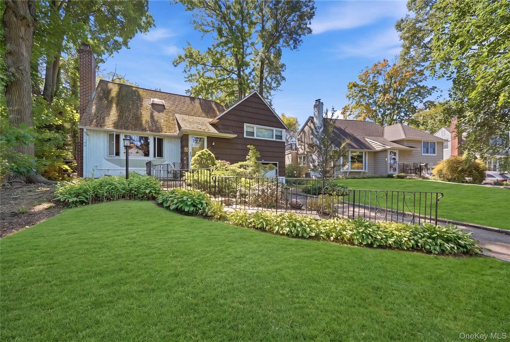 5 Roxbury Road, Port Washington, NY 11050 — photo 3